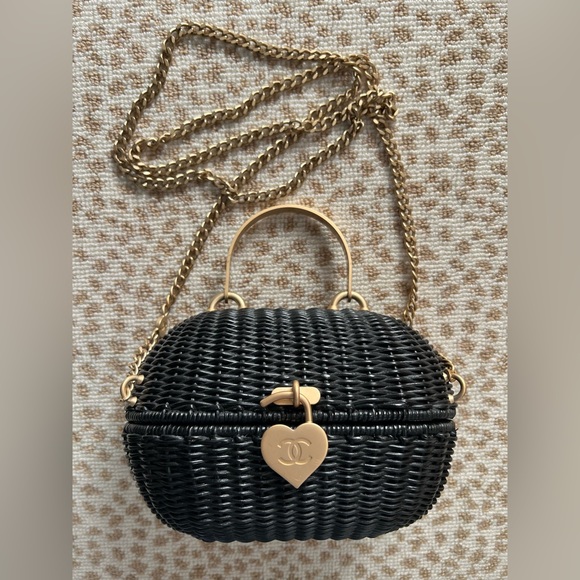 CHANEL Heart Lock Wicker Bag Cruise 2004/2005 ♥️ - Picture 3 of 16